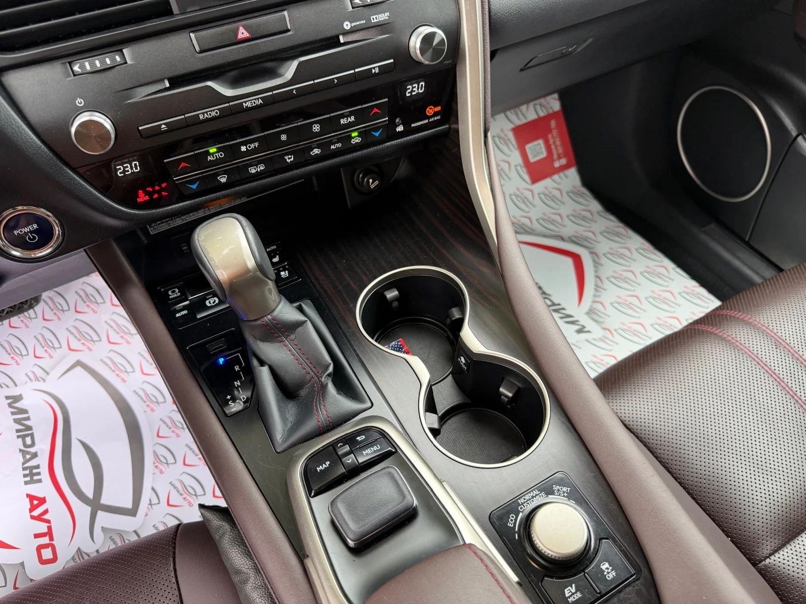 Lexus RX 450h 450hL* 7-места* Kamera-360* Head UP* 53000km* , снимка 15 - Автомобили и джипове - 56656276