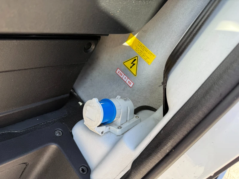 Iveco Daily 35-150 Хладилен + ток Maxi Климатроник , снимка 13 - Бусове и автобуси - 52034818