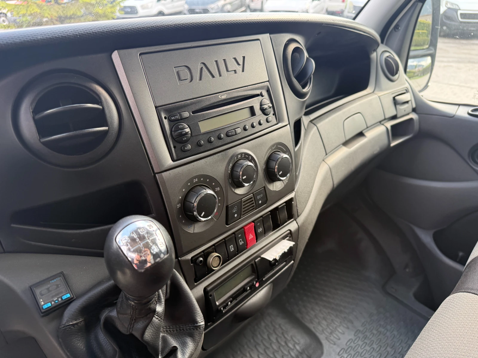 Iveco Daily 40C15 до 3.5т. 4.10м. Климатроник Euro 5 , снимка 16 - Бусове и автобуси - 55655996