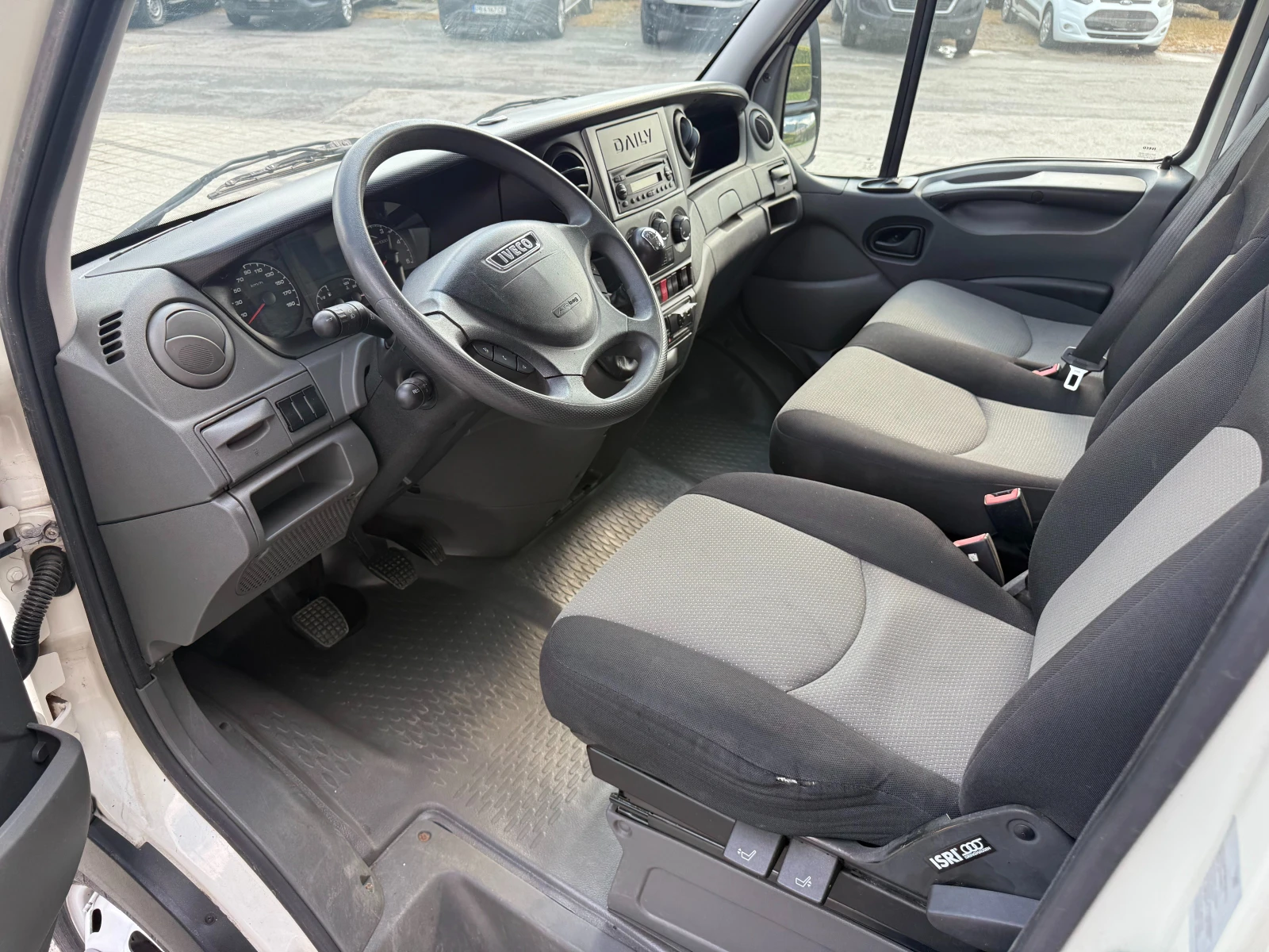 Iveco Daily 40C15 до 3.5т. 4.10м. Климатроник Euro 5 , снимка 13 - Бусове и автобуси - 55655996