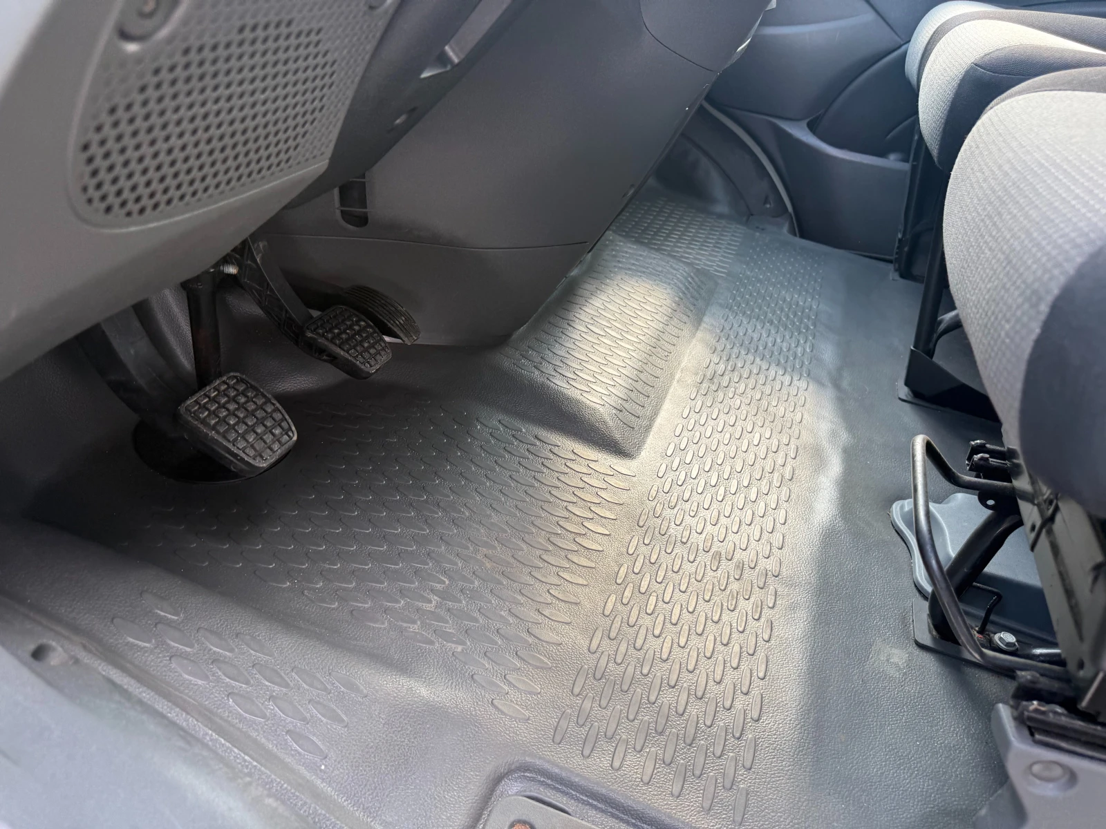 Iveco Daily 40C15 до 3.5т. 4.10м. Климатроник Euro 5 , снимка 14 - Бусове и автобуси - 55655996