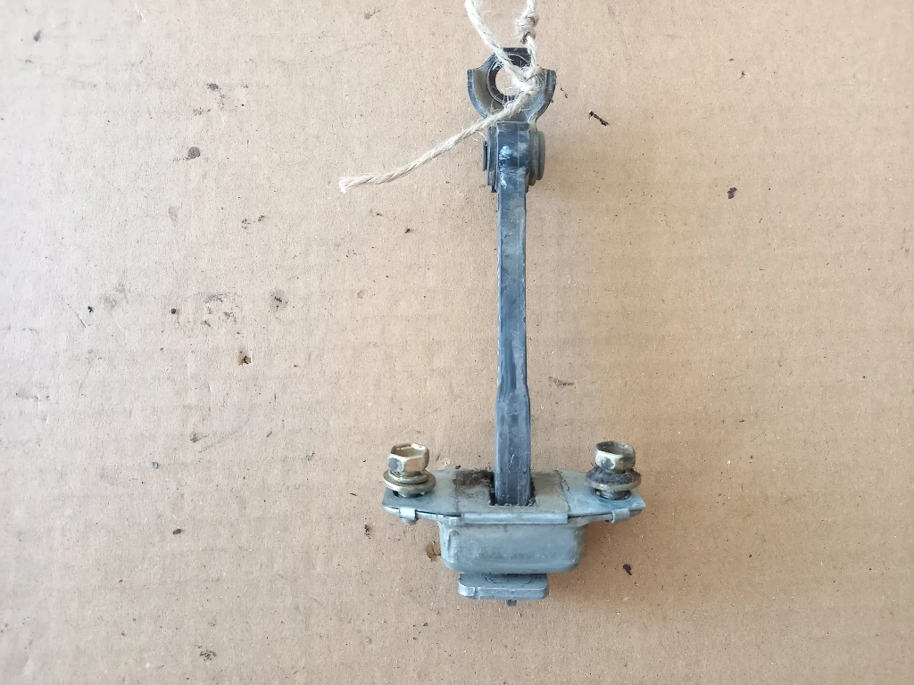 Панта врата задна дясна ограничителна Тойота Ярис (к)