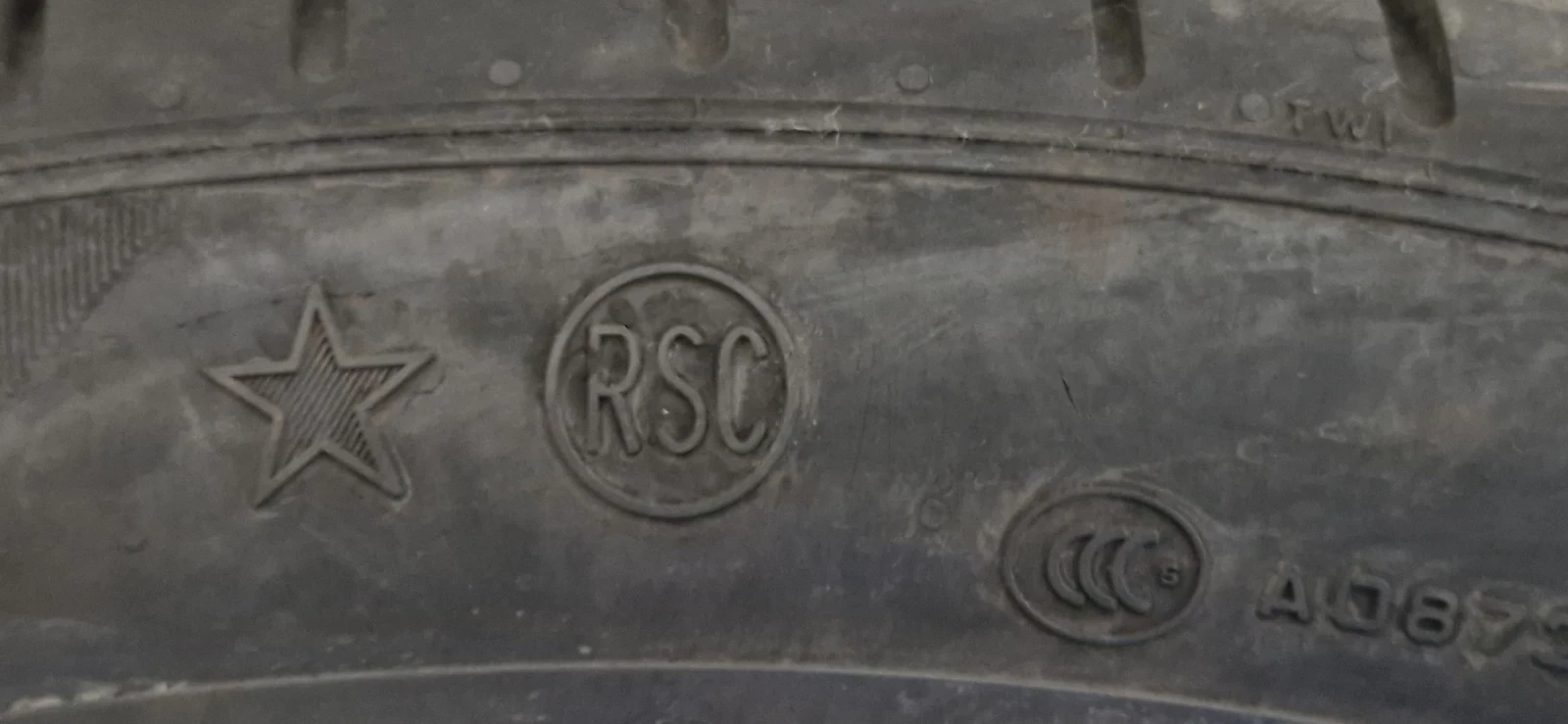 Гуми Летни 315/35R21, снимка 15 - Гуми и джанти - 54703114