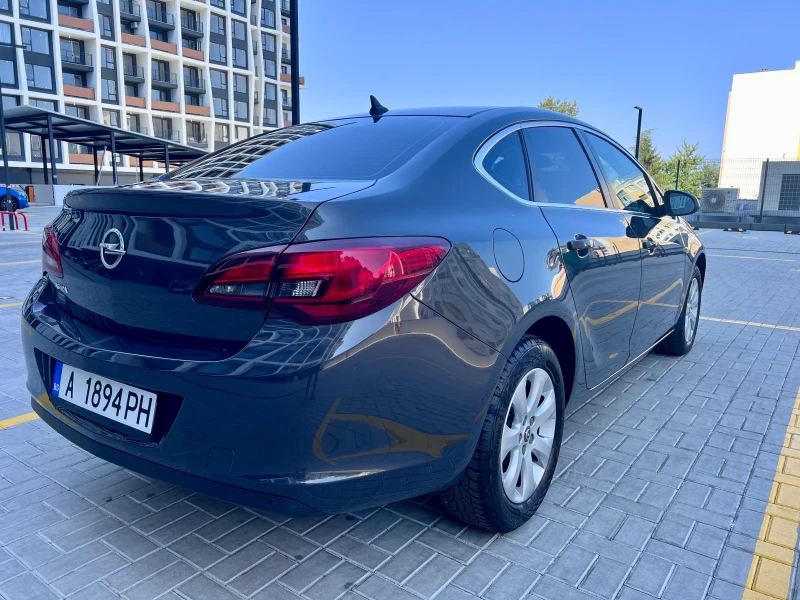 Opel Astra 1.6/НАВИ/ЗАВИВАЩИ ФАРОВЕ/ПАРКТРОНИЦИ, снимка 4 - Автомобили и джипове - 47480245