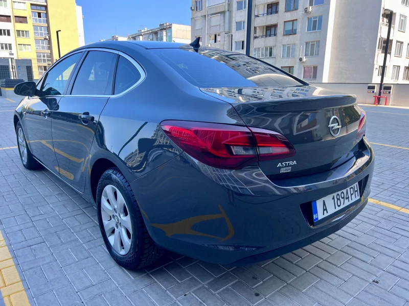 Opel Astra 1.6/НАВИ/ЗАВИВАЩИ ФАРОВЕ/ПАРКТРОНИЦИ, снимка 5 - Автомобили и джипове - 47480245