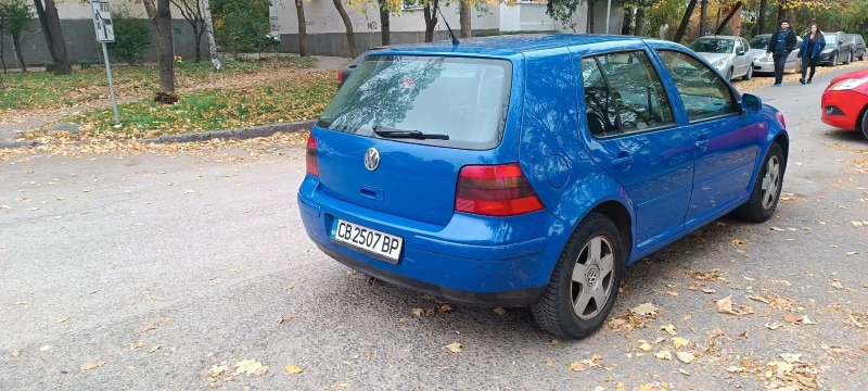 VW Golf 1.6 С РЕГИСТРАЦИЯ, снимка 5 - Автомобили и джипове - 48059893