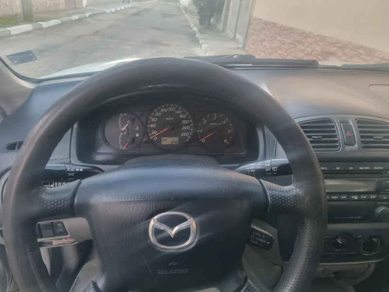 Mazda 323, снимка 4 - Автомобили и джипове - 48521789