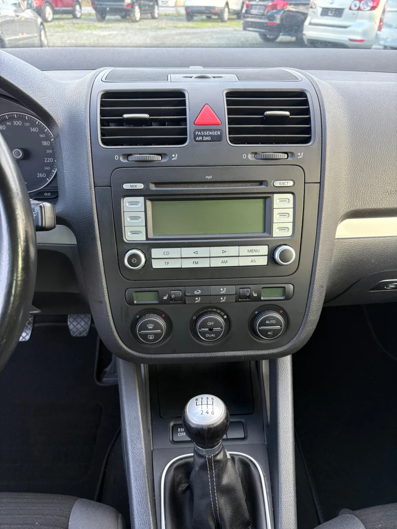 VW Golf 1.9 TDI, снимка 8 - Автомобили и джипове - 52388446