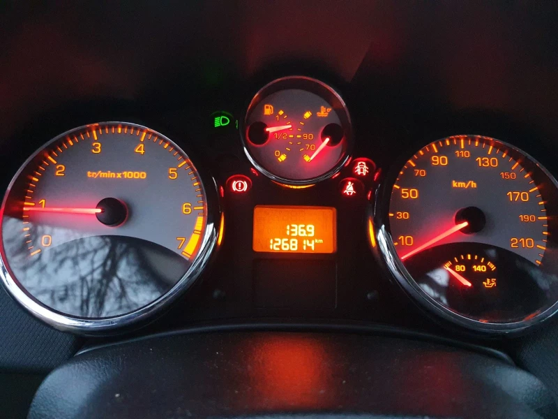 Peugeot 207 1.4 бензин, снимка 5 - Автомобили и джипове - 53038383