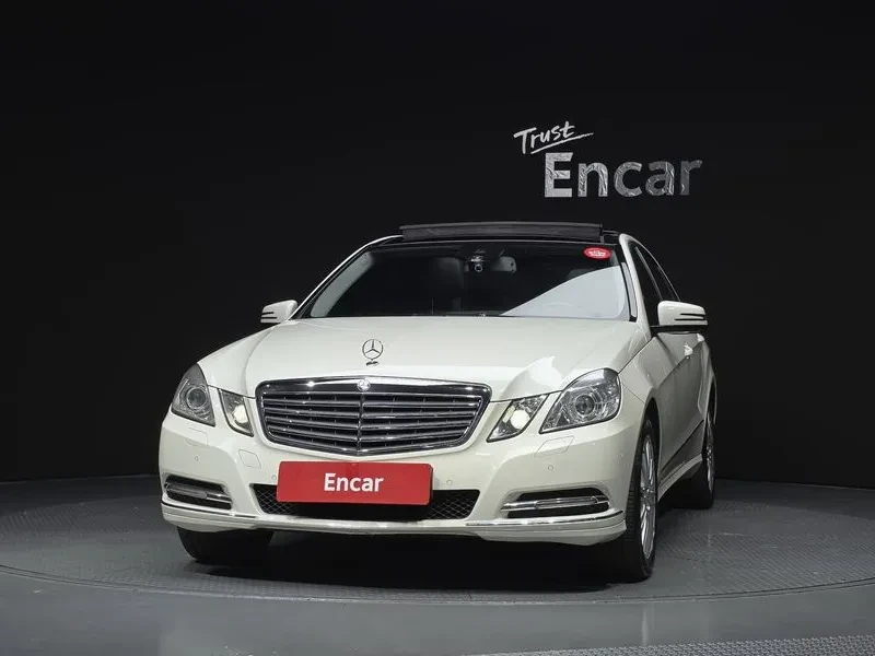 Mercedes-Benz E 300 Elegance, снимка 3 - Автомобили и джипове - 54960229
