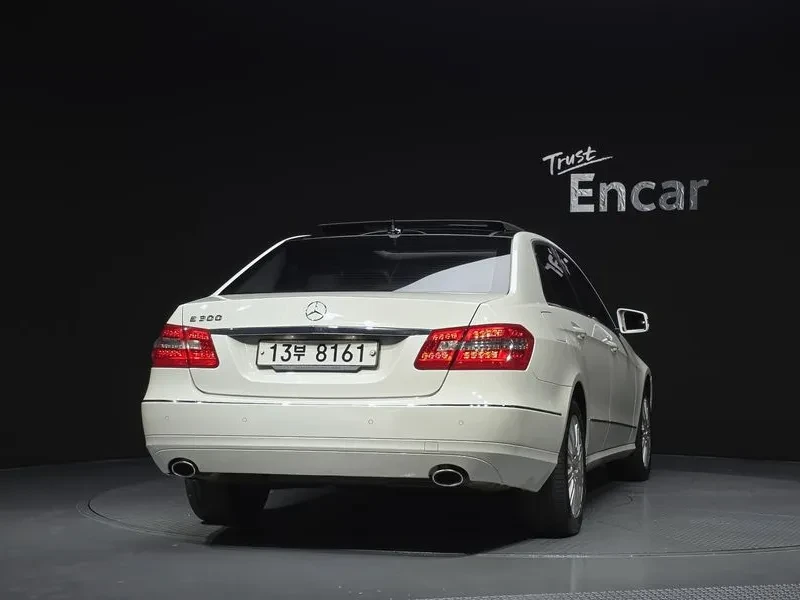 Mercedes-Benz E 300 Elegance, снимка 4 - Автомобили и джипове - 54960229