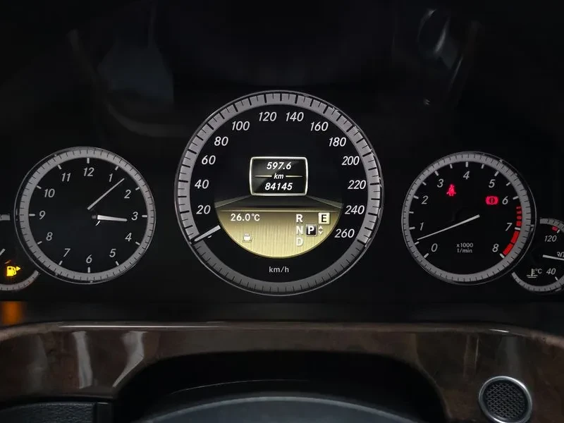 Mercedes-Benz E 300 Elegance, снимка 8 - Автомобили и джипове - 54960229