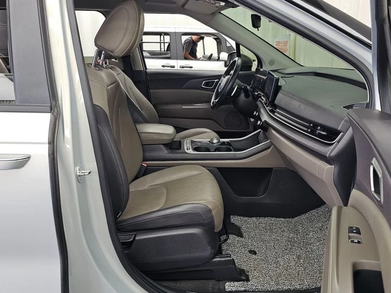 Kia Carnival 3.5 Automatic, снимка 11 - Автомобили и джипове - 55848495