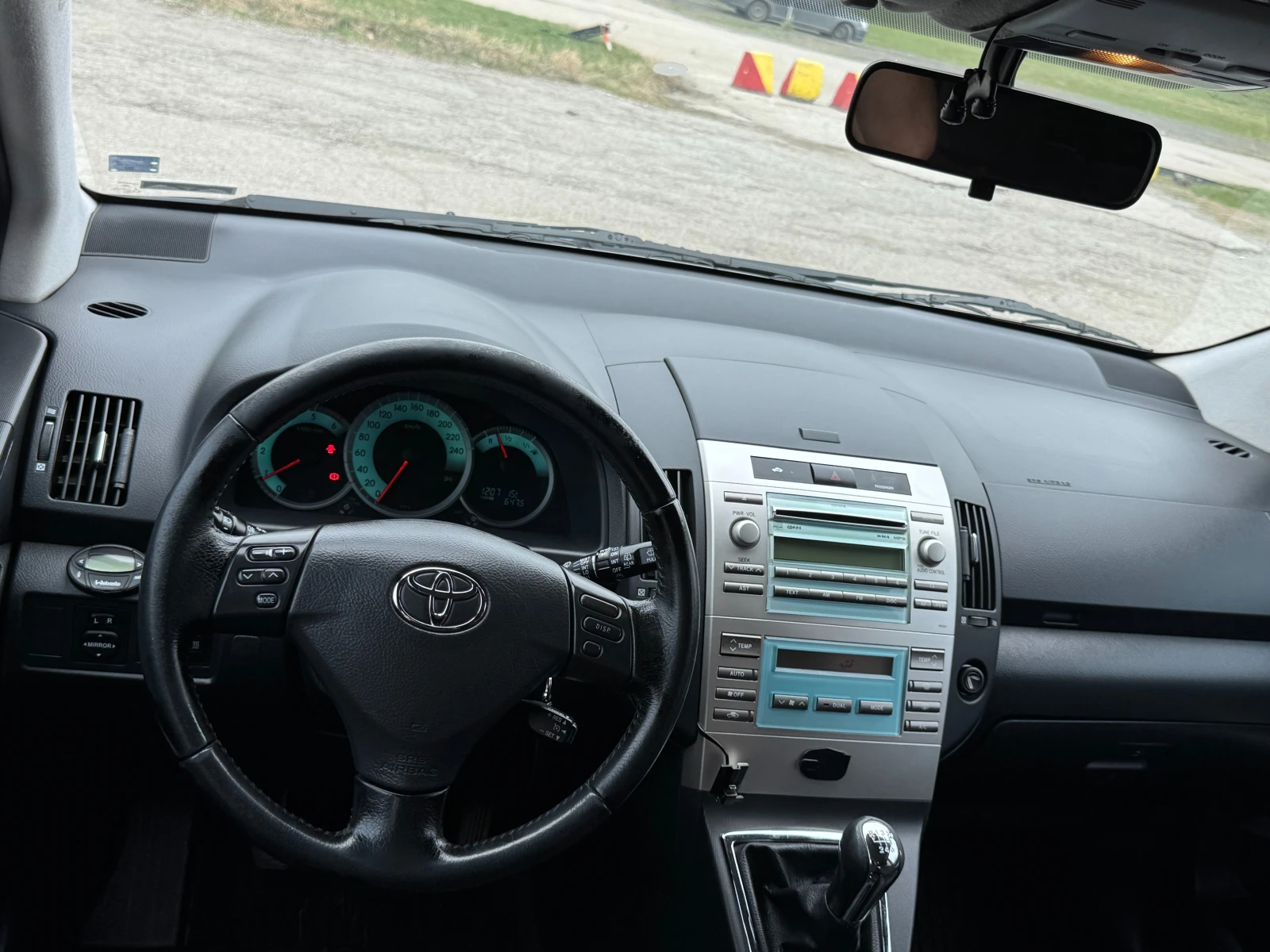 Toyota Corolla verso 2.2 D4D - изображение 10