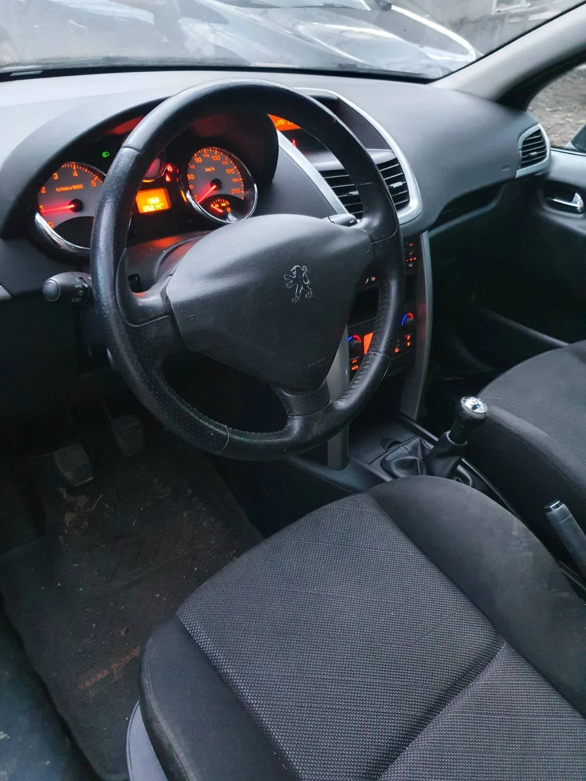 Peugeot 207 1.4 бензин - изображение 4