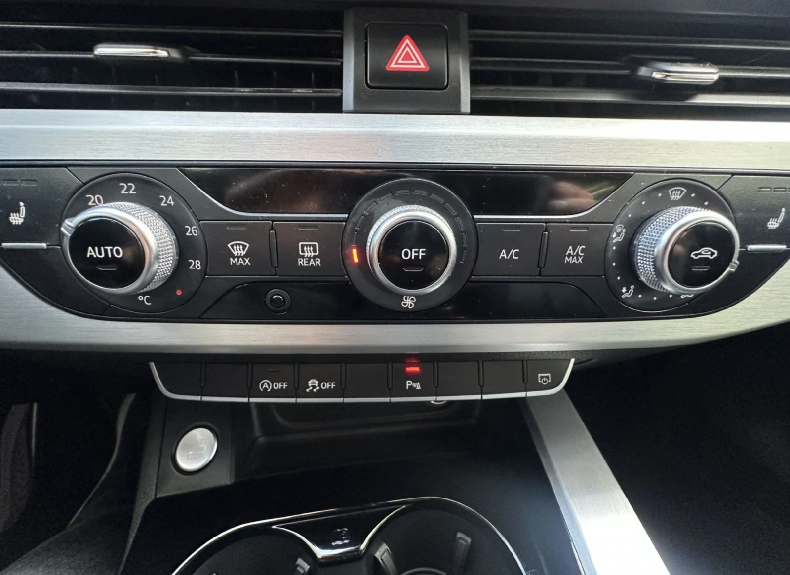 Audi A4 Avant 30 TDI S-LINE.S tronic.Navi.Led.Kamera, снимка 11 - Автомобили и джипове - 53807067