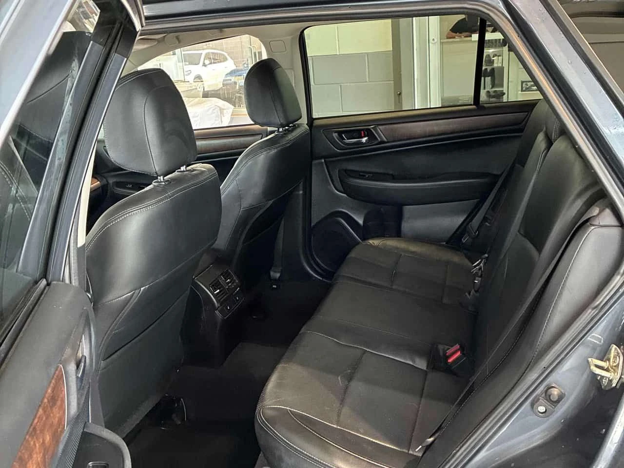 Subaru Outback * 5dr Wgn CVT 2.5i w/Limited Pkg * PANO* KEYLESS* , снимка 10 - Автомобили и джипове - 54014873