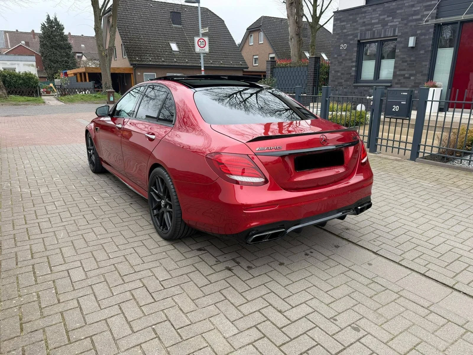 Mercedes-Benz E 63 AMG S 4.0 V8 BITURBO ПАНО BURM HUD ЛИЗИНГ 100%, снимка 4 - Автомобили и джипове - 54286668