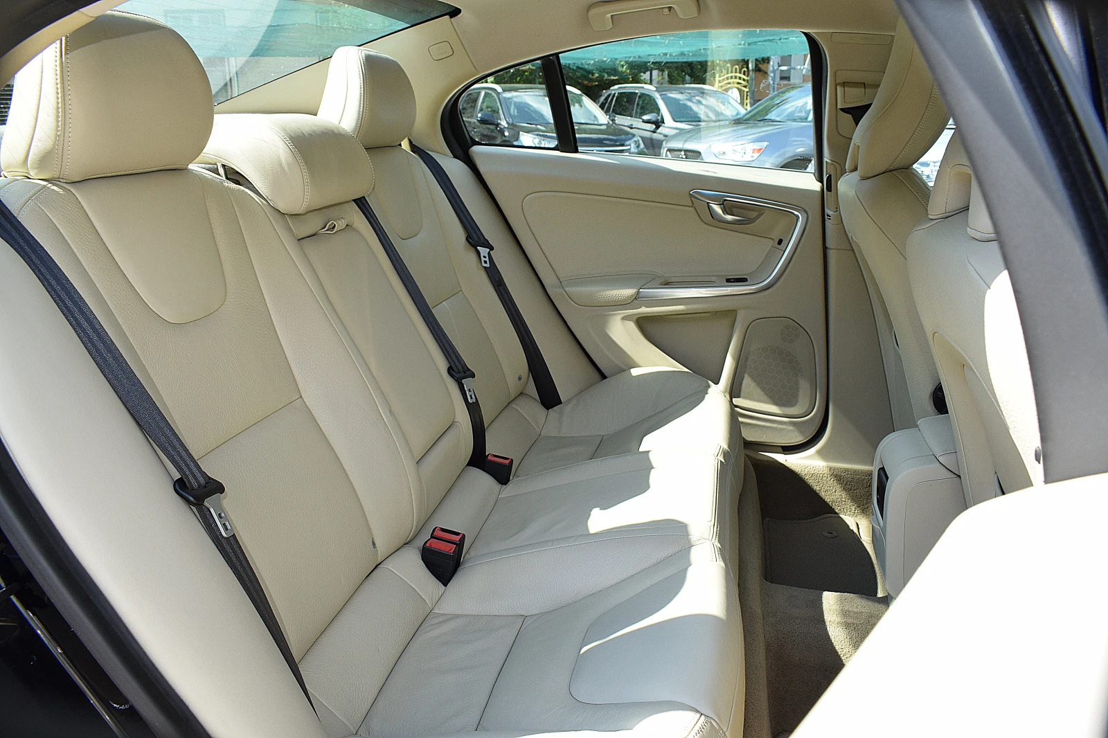 Volvo S60 2.4/D5/205к.с/ШВЕЙЦАРИЯ-LUX, снимка 16 - Автомобили и джипове - 55064378