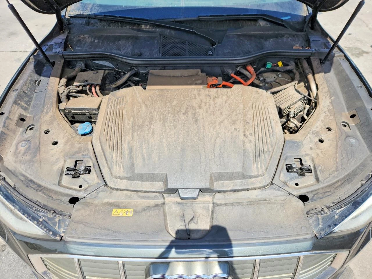 Audi E-Tron Prestige, снимка 12 - Автомобили и джипове - 55093975