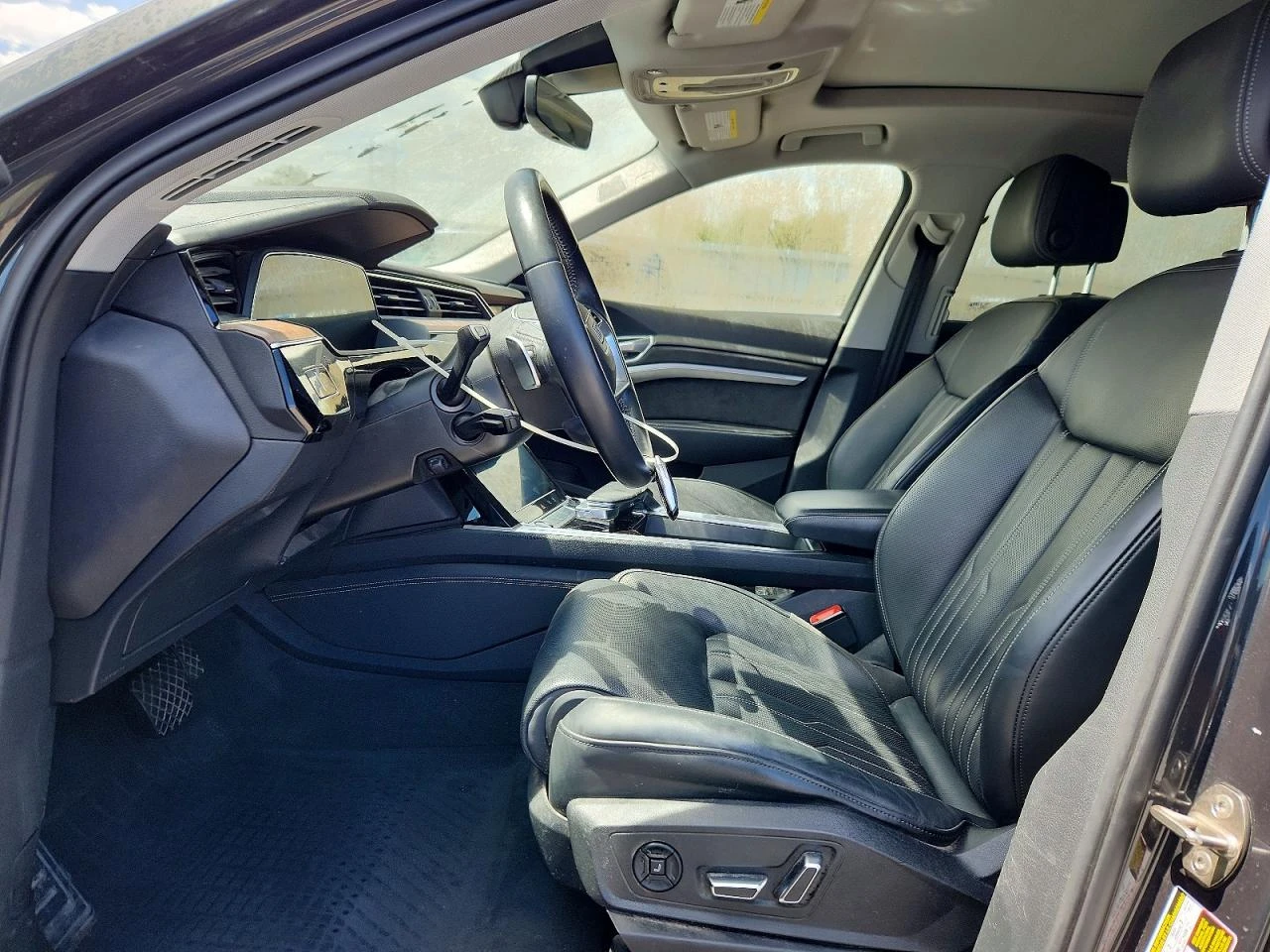 Audi E-Tron Prestige, снимка 7 - Автомобили и джипове - 55093975