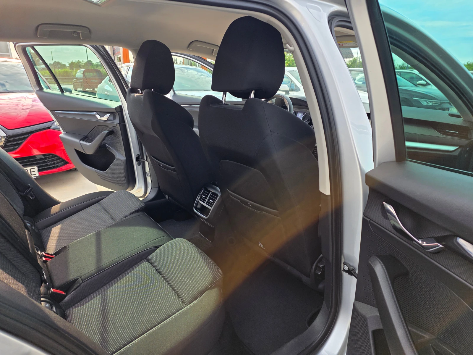 Skoda Octavia 1.5= M-HEV= 150кс, снимка 10 - Автомобили и джипове - 55191787