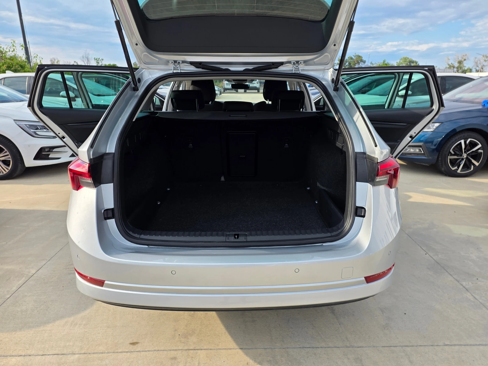 Skoda Octavia 1.5= M-HEV= 150кс, снимка 11 - Автомобили и джипове - 55191787