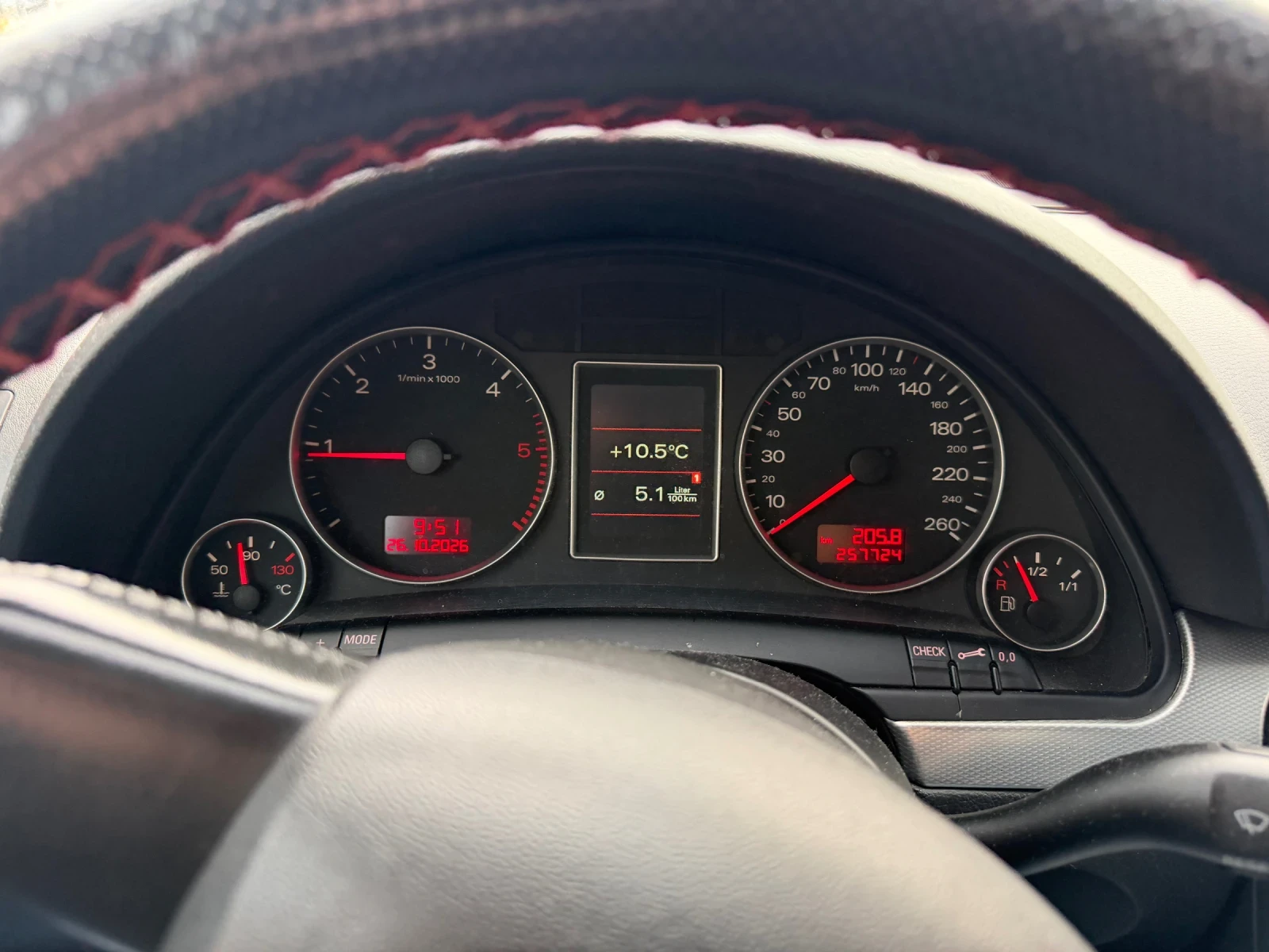 Audi A4 2.0 TDI, снимка 4 - Автомобили и джипове - 56652484