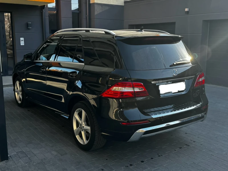 Mercedes-Benz ML 350 AMG* LED* Edition1* Designo* Harman Kardon* Panora, снимка 8 - Автомобили и джипове - 49587248