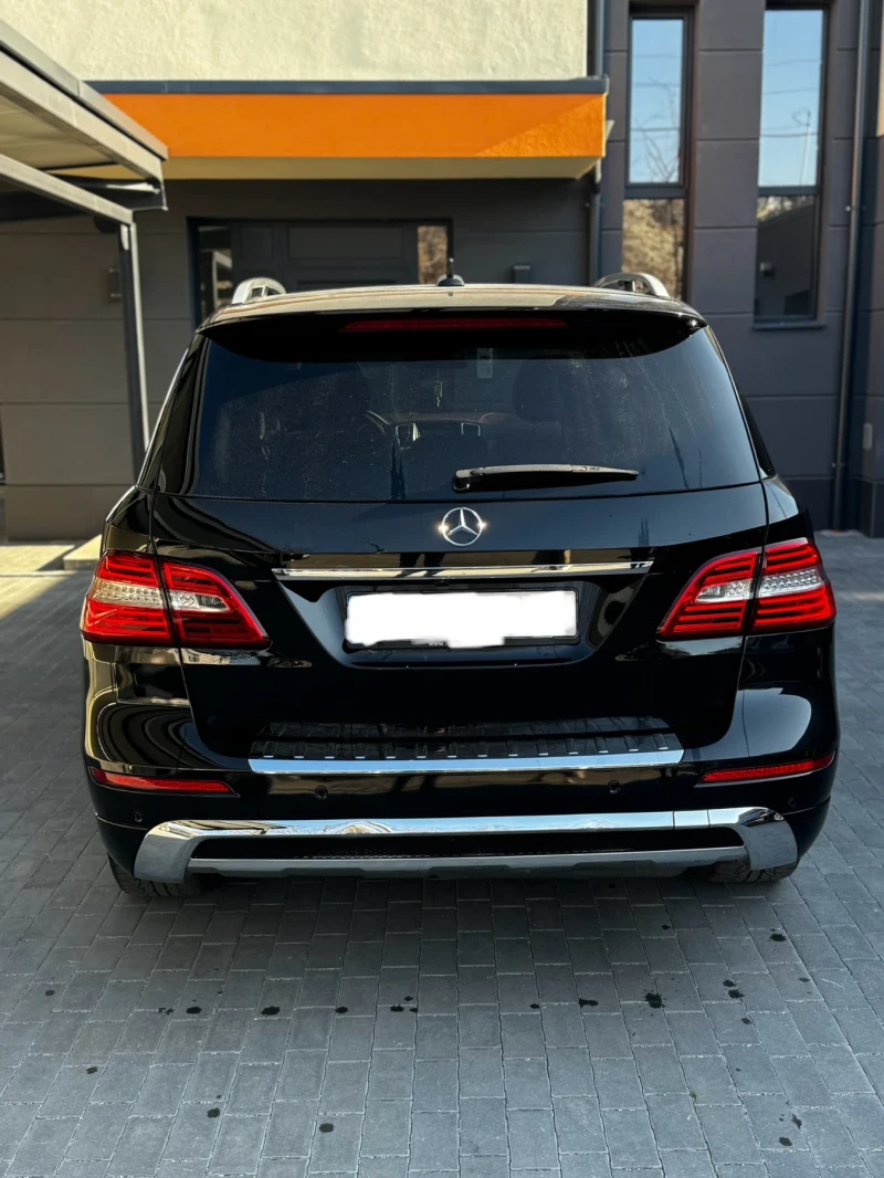 Mercedes-Benz ML 350 AMG* LED* Edition1* Designo* Harman Kardon* Panora, снимка 6 - Автомобили и джипове - 49587248