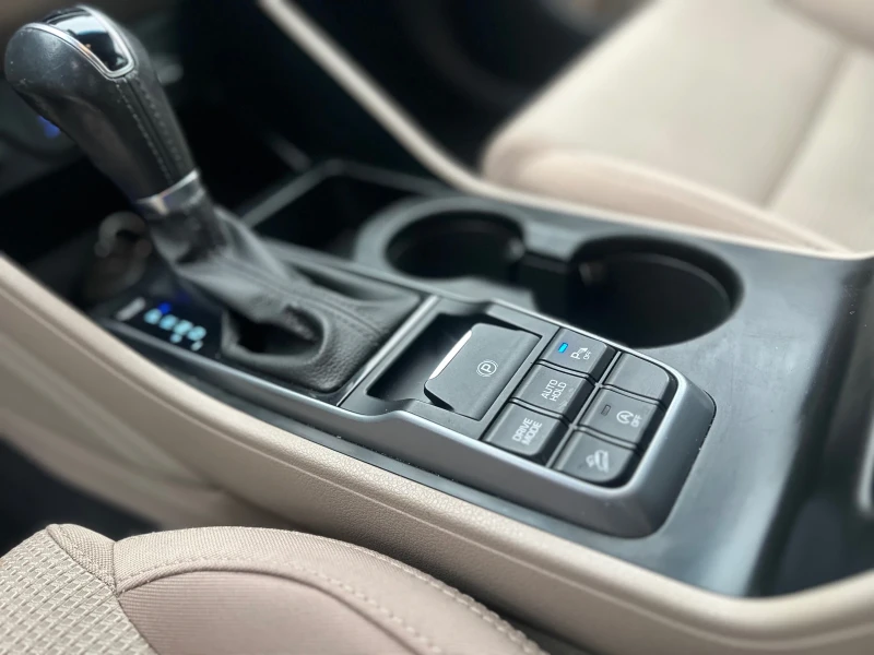 Hyundai Tucson CRDI, снимка 14 - Автомобили и джипове - 52815832