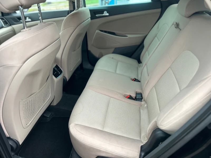 Hyundai Tucson CRDI, снимка 10 - Автомобили и джипове - 52815832