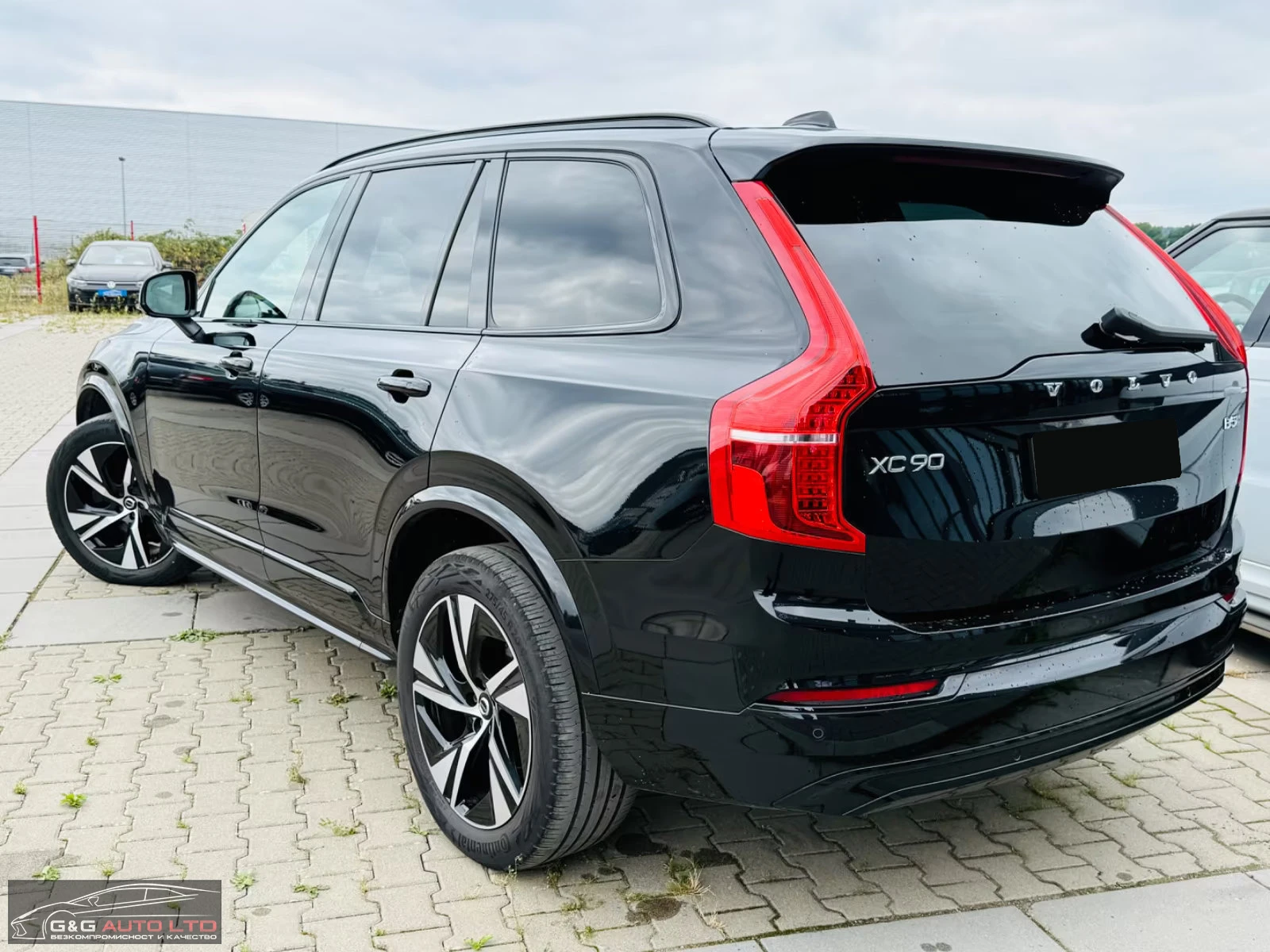 Volvo Xc90 B5/R-DESIGN/235HP/MEMO/CAM/NAVI/LED/AHK/302g - изображение 3