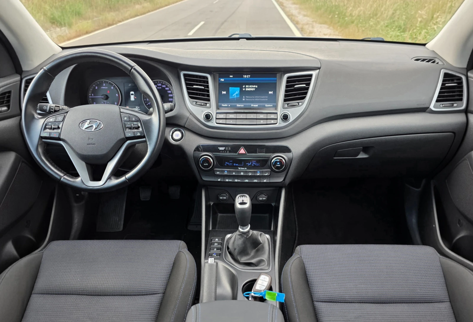 Hyundai Tucson 1.7CRDI 116ks NAVI/KAMERA/PANORAMA, снимка 8 - Автомобили и джипове - 55149792