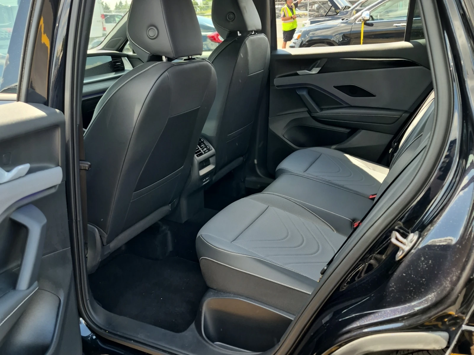VW Tiguan COMFORTLINE R-LINE BLACK EDITION AWD, снимка 13 - Автомобили и джипове - 55407611