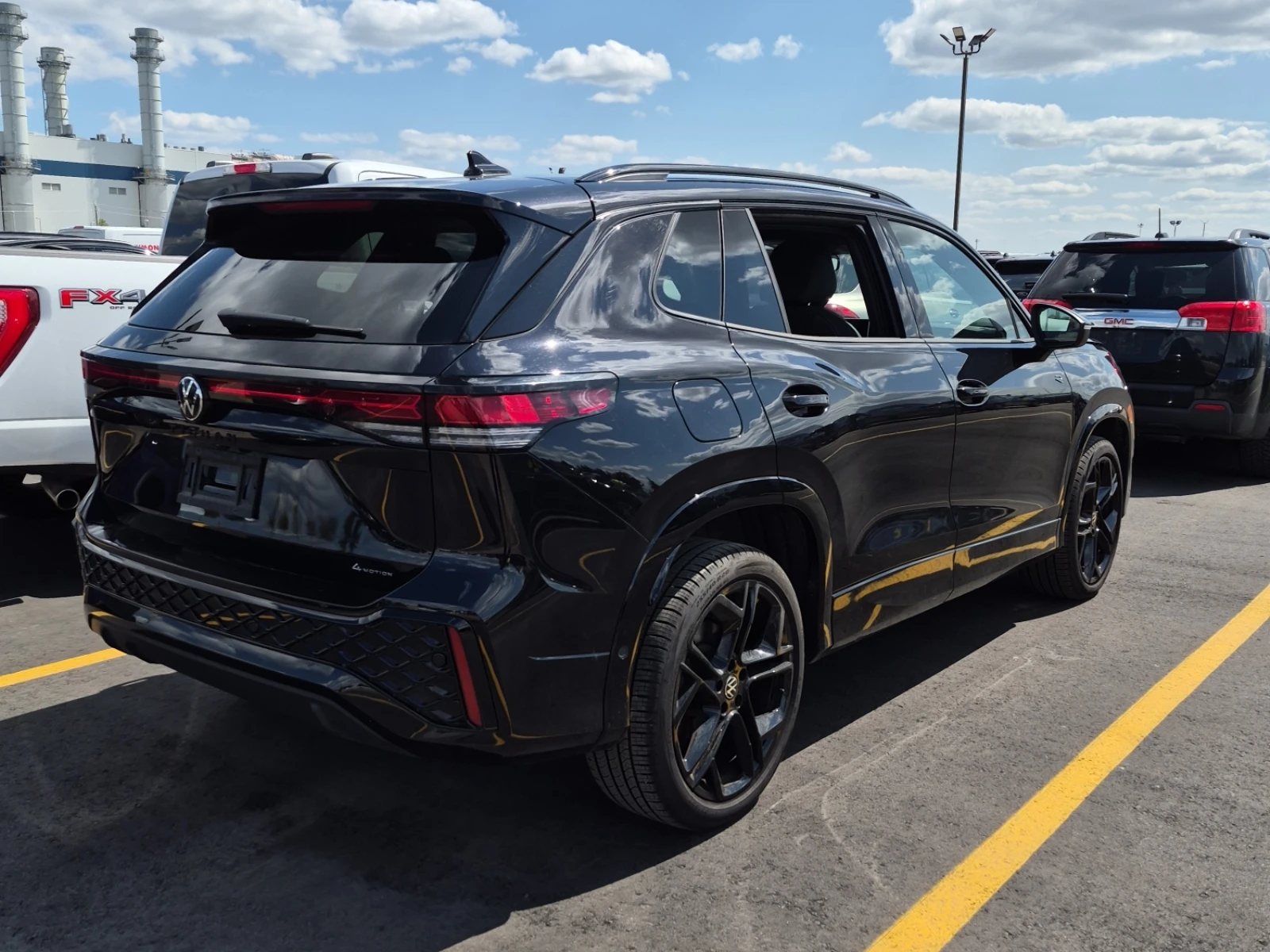 VW Tiguan COMFORTLINE R-LINE BLACK EDITION AWD, снимка 3 - Автомобили и джипове - 55407611