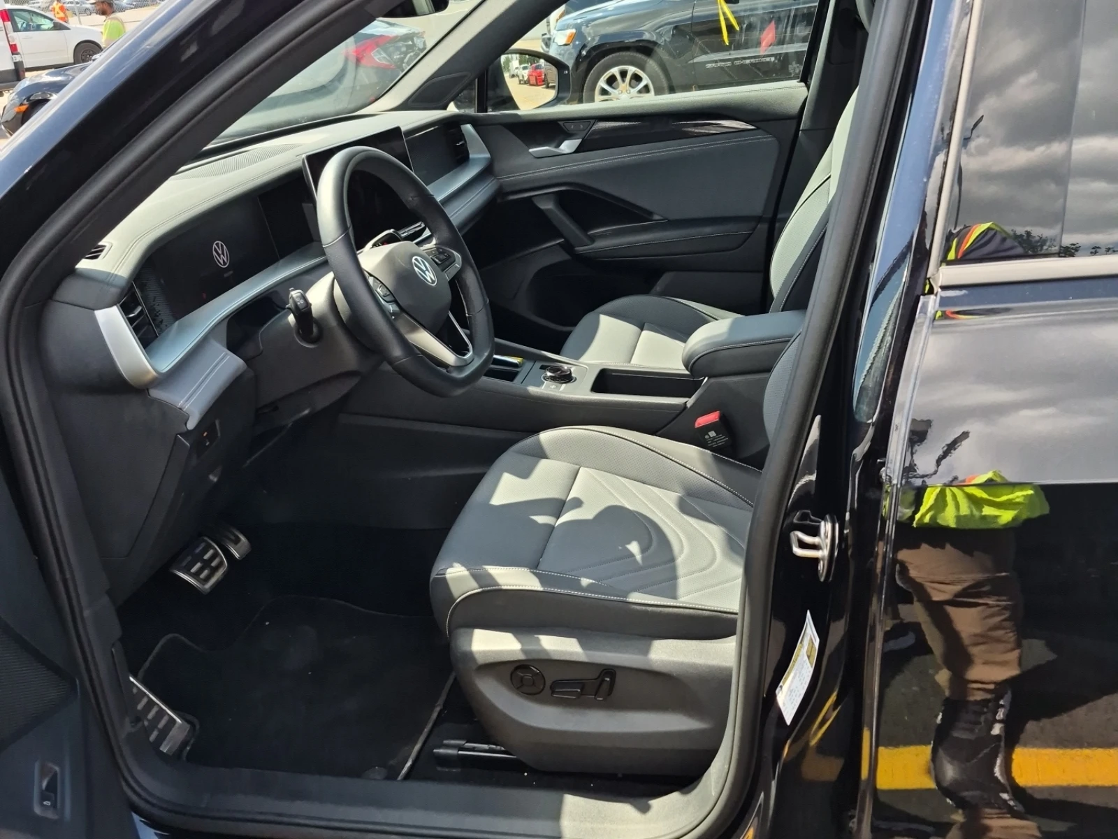 VW Tiguan COMFORTLINE R-LINE BLACK EDITION AWD, снимка 6 - Автомобили и джипове - 55407611