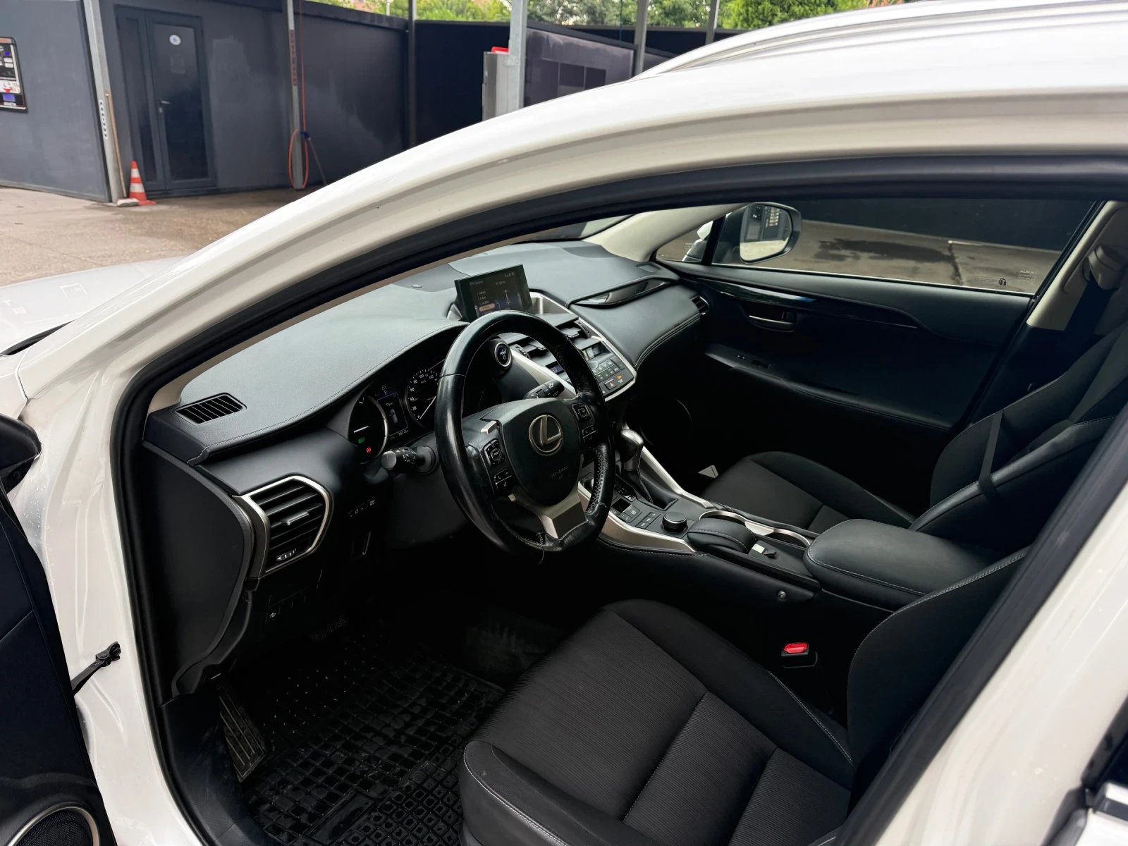 Lexus NX 300h E-four Execitive , снимка 8 - Автомобили и джипове - 55586982