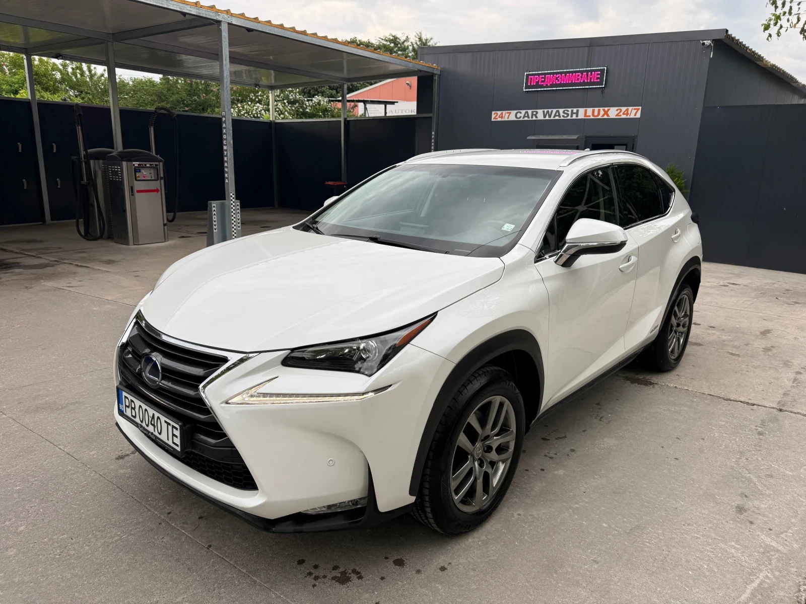 Lexus NX 300h E-four Execitive 
