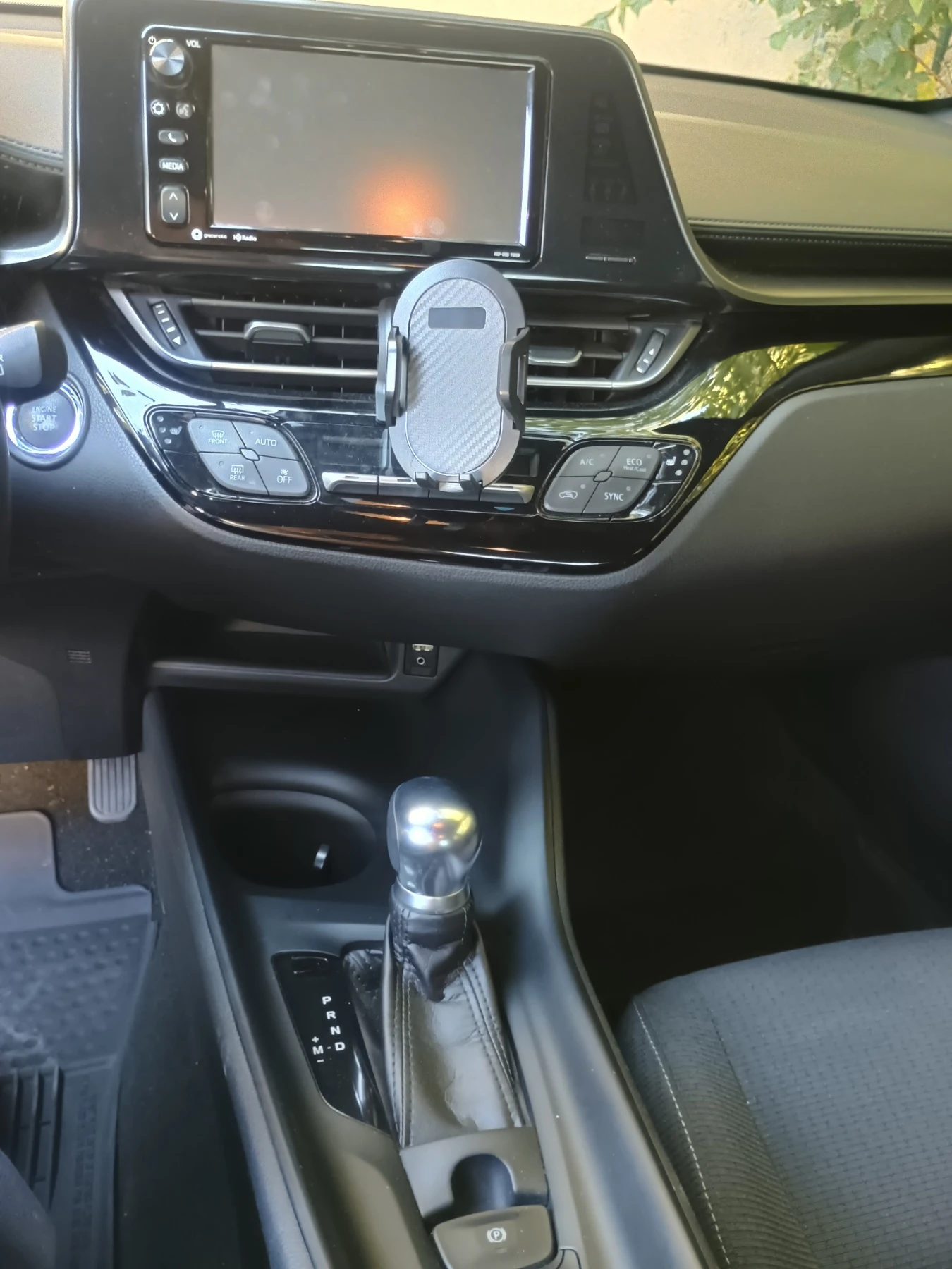 Toyota C-HR 17 000 KM, снимка 8 - Автомобили и джипове - 55588895