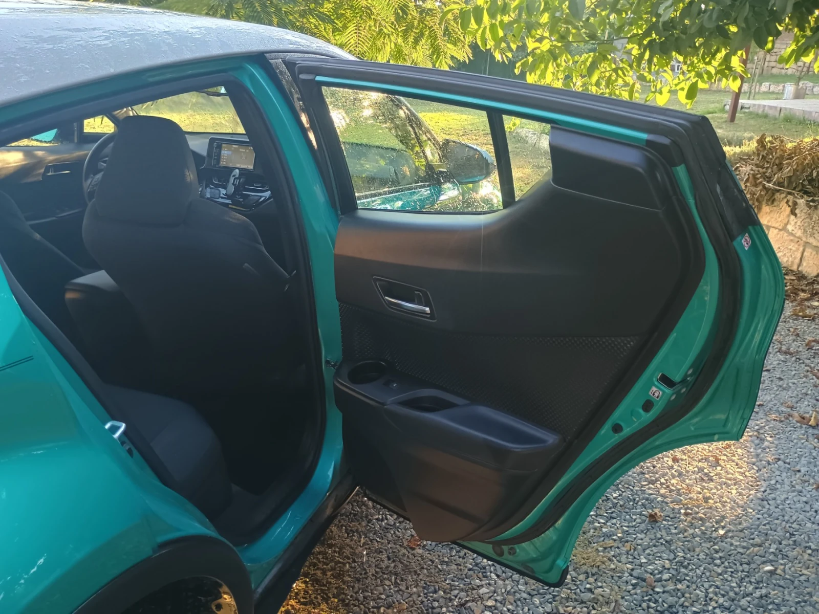 Toyota C-HR 17 000 KM, снимка 13 - Автомобили и джипове - 55588895