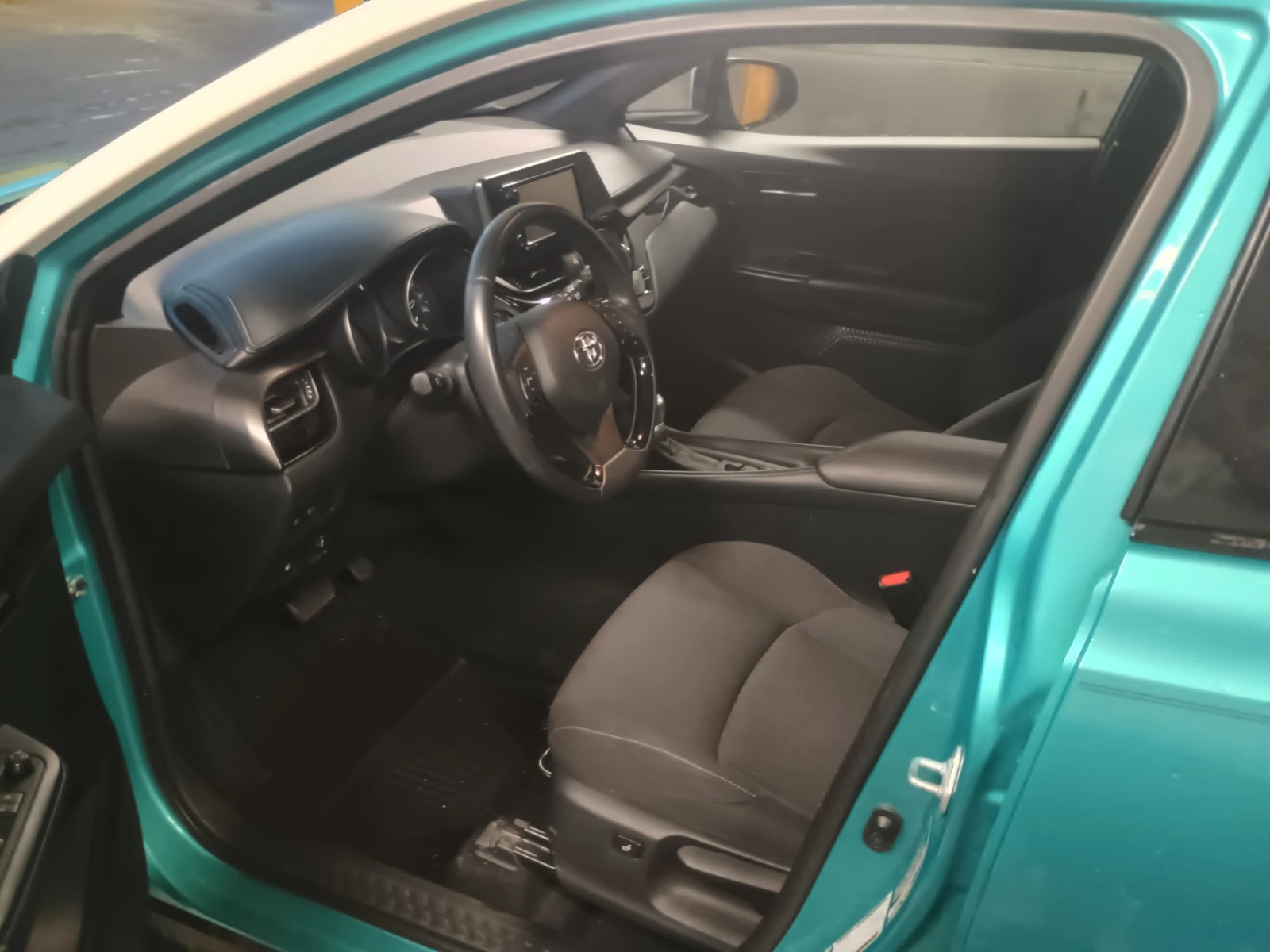 Toyota C-HR 17 000 KM, снимка 13 - Автомобили и джипове - 55588895