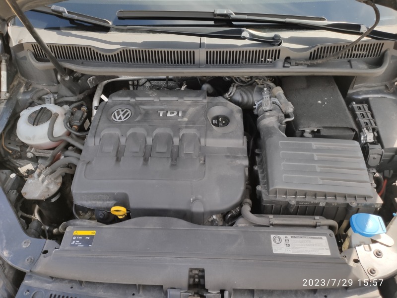 VW Touran 1.6 TDi BMT SCR, снимка 15 - Автомобили и джипове - 44168781