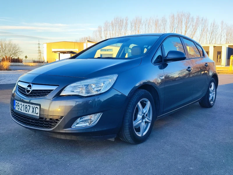 Opel Astra 1.4 Turbo/6ск, снимка 8 - Автомобили и джипове - 48387015