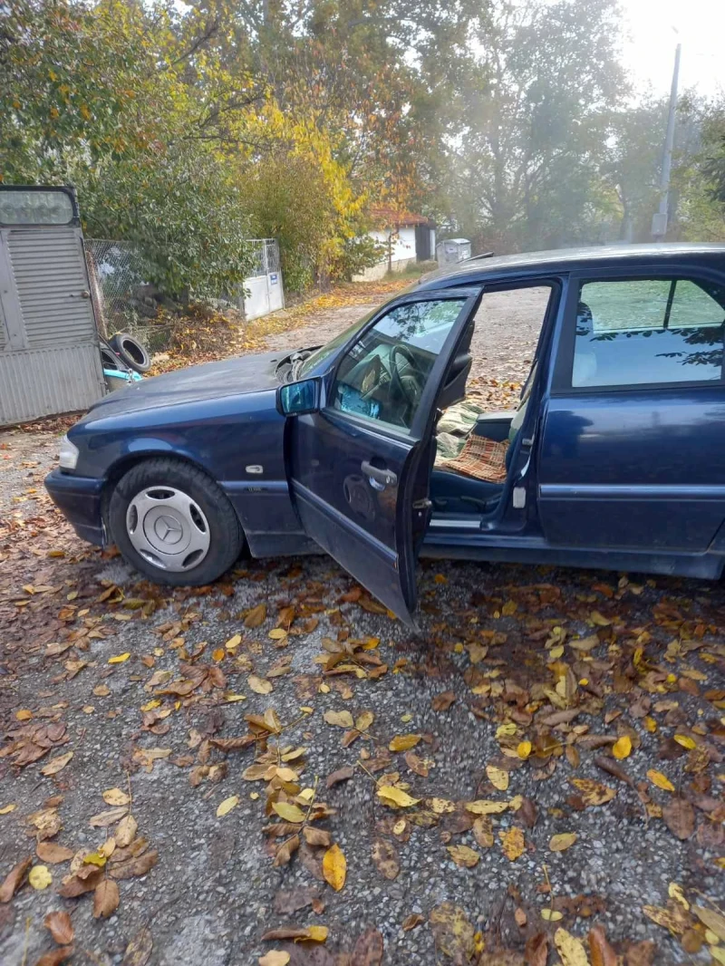 Mercedes-Benz C 180, снимка 2 - Автомобили и джипове - 52867814