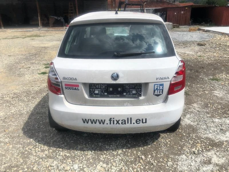 Skoda Fabia 1.6tdi 90hp airbag OK, снимка 4 - Автомобили и джипове - 45090095