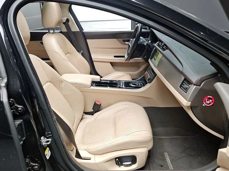 Jaguar Xf 2.0 Automatic, снимка 10 - Автомобили и джипове - 55926404