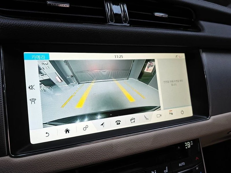 Jaguar Xf 2.0 Automatic, снимка 15 - Автомобили и джипове - 55926404