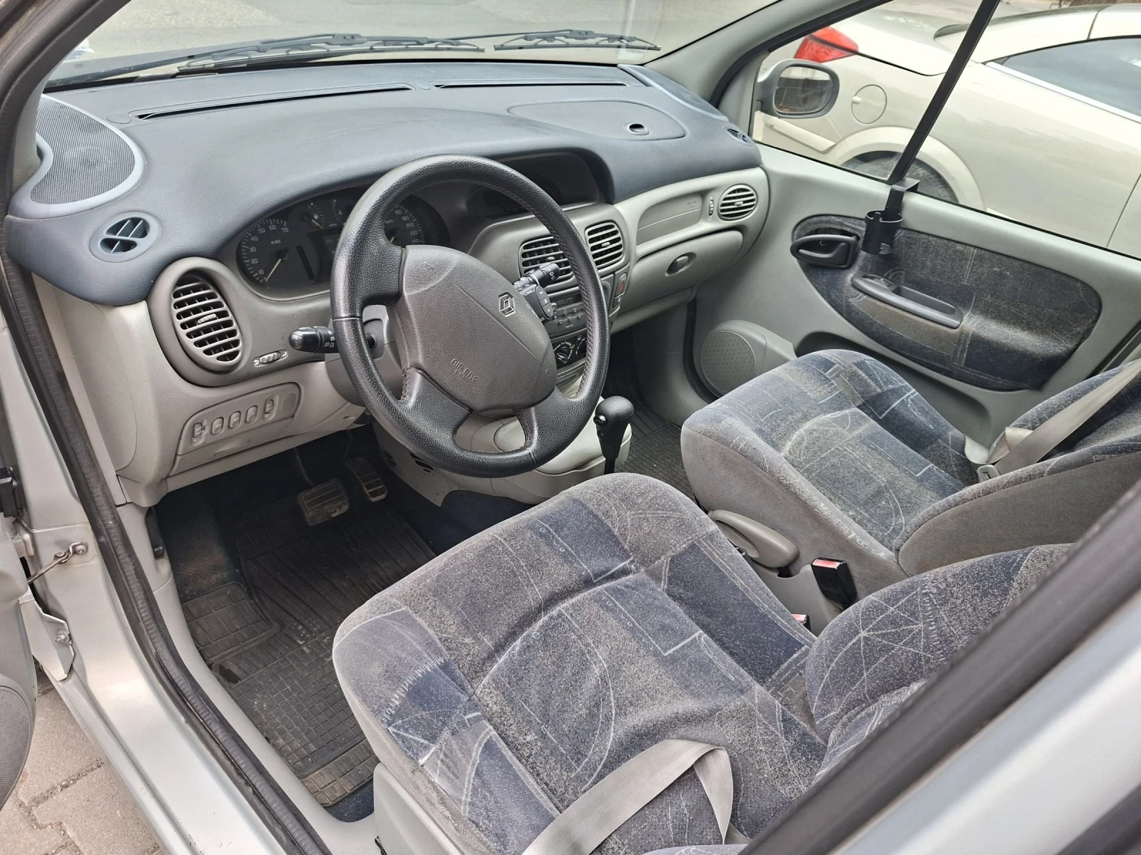 Renault Scenic 1.6 benzin/klima/automatic  - изображение 9