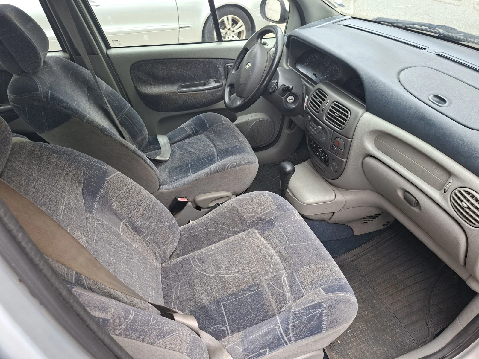 Renault Scenic 1.6 benzin/klima/automatic  - изображение 8